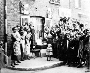 Jubilejní dekorace v East Endu, 12. května 1935